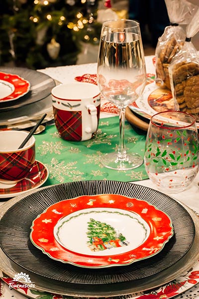Service de table aux allures rétro rouge et vert
